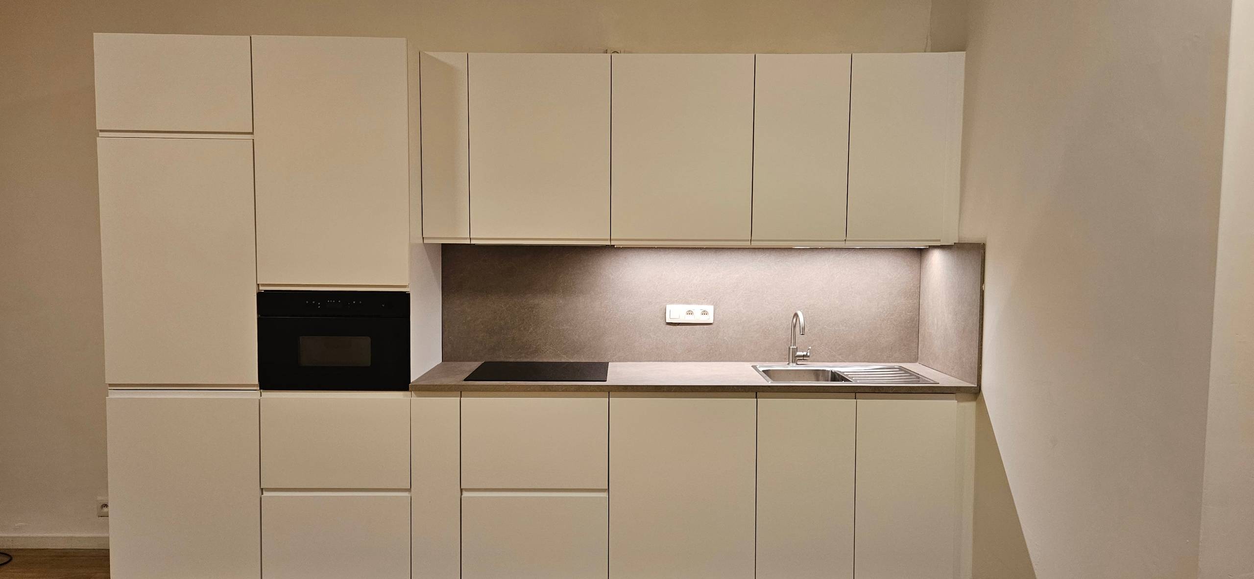 Volledig gerenoveerd 1-slaapkamerappartement - foto 2