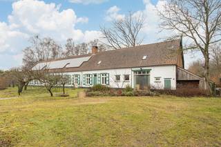 Langgevelhoeve op ca. 5 ha. vlak bij het dorp van Schilde, inclusief enkele bouwgronden. Deze unieke hoeve is gebouwd in ca. 1880.  In de jaren '70...