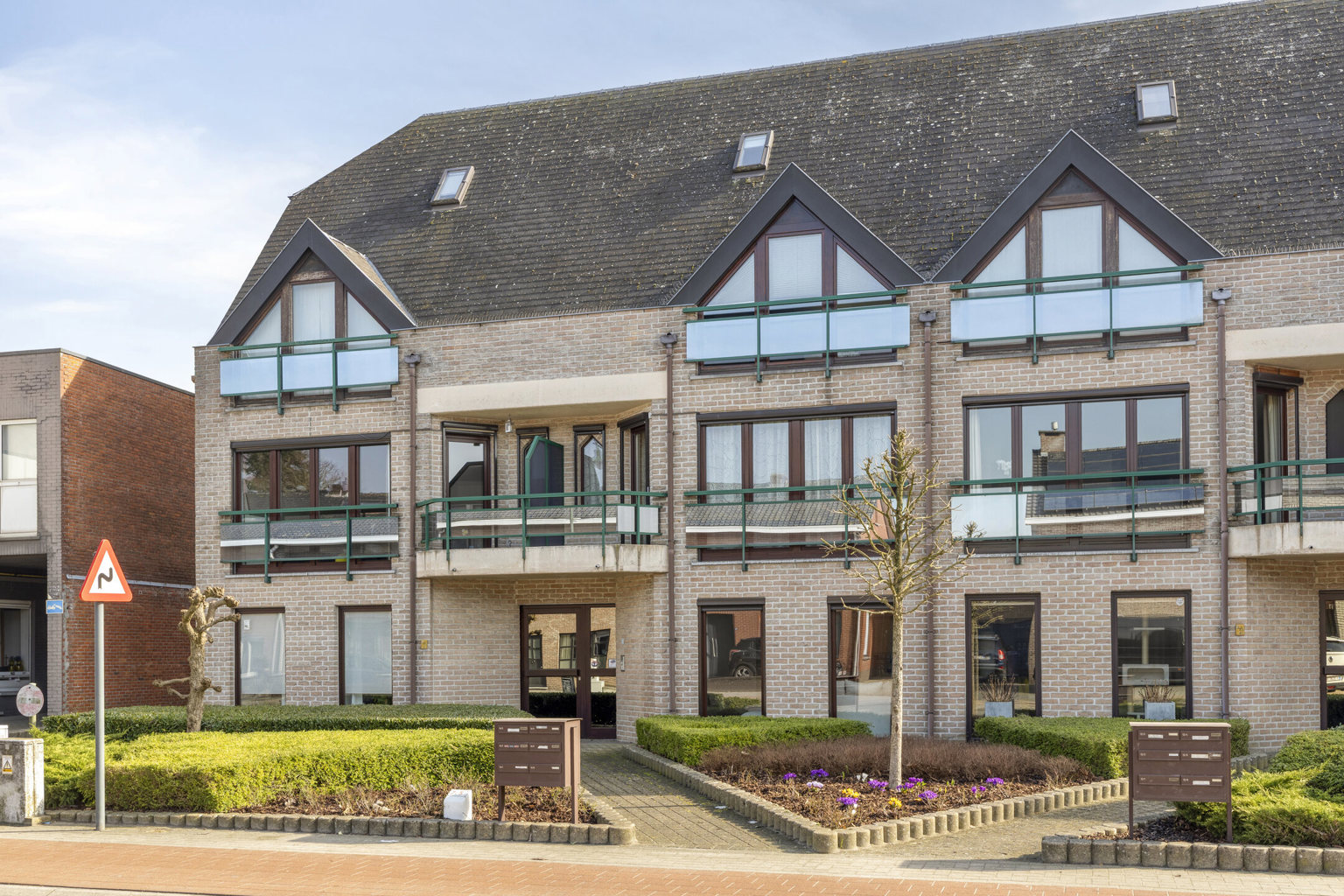 Ruim appartement met 2 slaapkamers en garagebox - foto 3