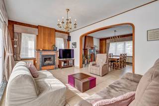 Voor meer info of een bezoek, bel 054 69 39 36 - Op een centrale locatie in Denderleeuw bevindt zich deze instapklare open bebouwing, gelegen op...