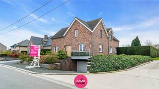 Vrijstaande woning op royaal perceel met panoramisch uitzicht, vlakbij MaastrichtDeze charmante, vrijstaande woning is rustig en landelijk gelegen in...