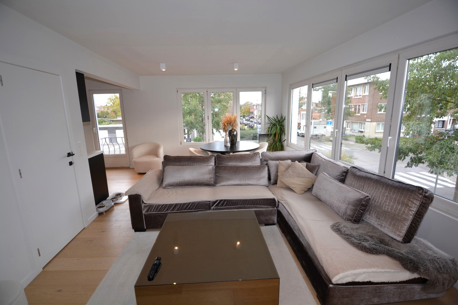 GERENOVEERD APPARTEMENT MET 2 SLAAPKAMERS! - foto 2