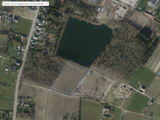 Perceel grond  van 10.951m² , in gebruik als landbouwgrond en volgens het gewestplan recreatiegrond voor verblijfsrecreatie te Schriek op de grens...