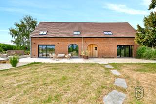 Frasnes-lez-Anvaing: recente charmante woning op 3815m2, genietend van alle rust & privacy, PRACHTIG ZICHT op groen.Tevens ideaal...