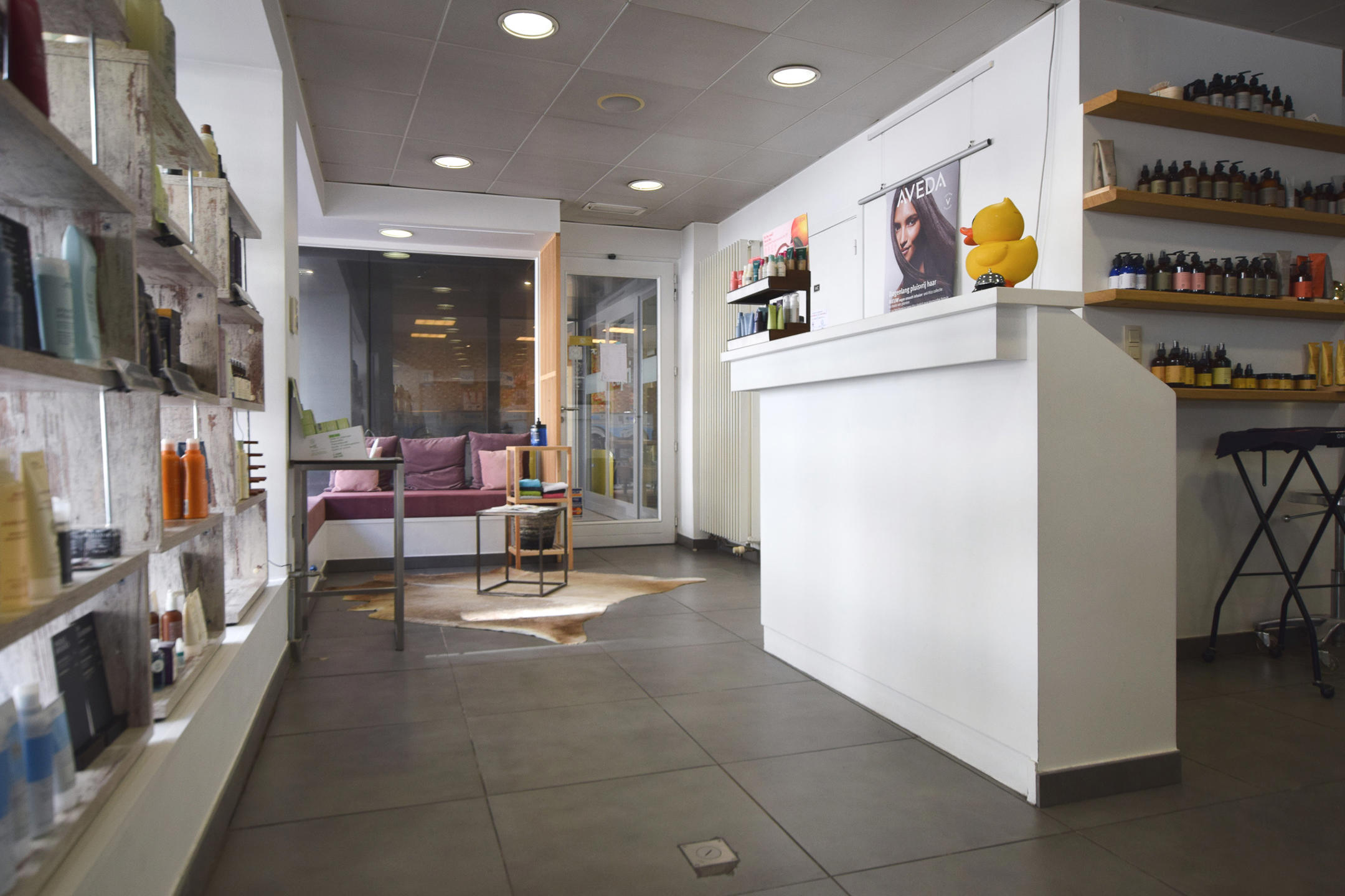 Goed onderhouden handelspand op een centrale ligging tussen het Rubensplein en de Lippenslaan te Knokke. - foto 4