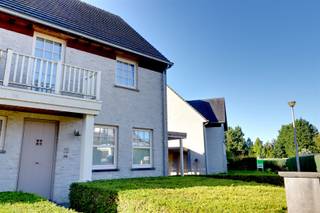 RUSTIG GELEGEN INSTAPKLARE GEZINSWONING Deze half open woning komt aardig uit de hoek, een rustige ligging, mooie ruimtes en veel licht vormen de...