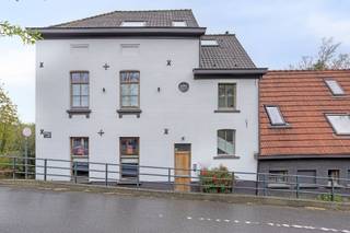HEEL RUIME EN LICHTRIJKE BURGERWONING AAN  STATION VAN LINKEBEEK.Totaal gerenoveerd pand  : ideaal als familiewoning en/of als praktijk,...