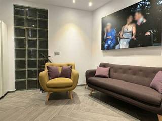 Woning met 3 niveaus. Stijlvol afgewerkt met aandacht voor functionaliteit en esthetiek. Het is een praktische woning en mooi afgewerkt. De...