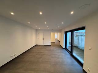 Deze ruime gezinswoning met een bewoonbare oppervlakte van ca. 147 m² biedt tal van mogelijkheden voor gezinnen, thuiswerkers of wie op zoek is...