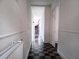 Zeer charmante, gerenoveerde gezinswoning met zijn typische authentieke kenmerken (hoge plafonds, dubbele deuren, vloeren op plancher ...), gelegen...