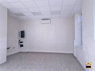 Centraal gelegen, gelijkvloers handelspand met tal van mogelijkheden Het pand is gelegen pal in het centrum van Borgloon.Het gaat hier om een zeer...