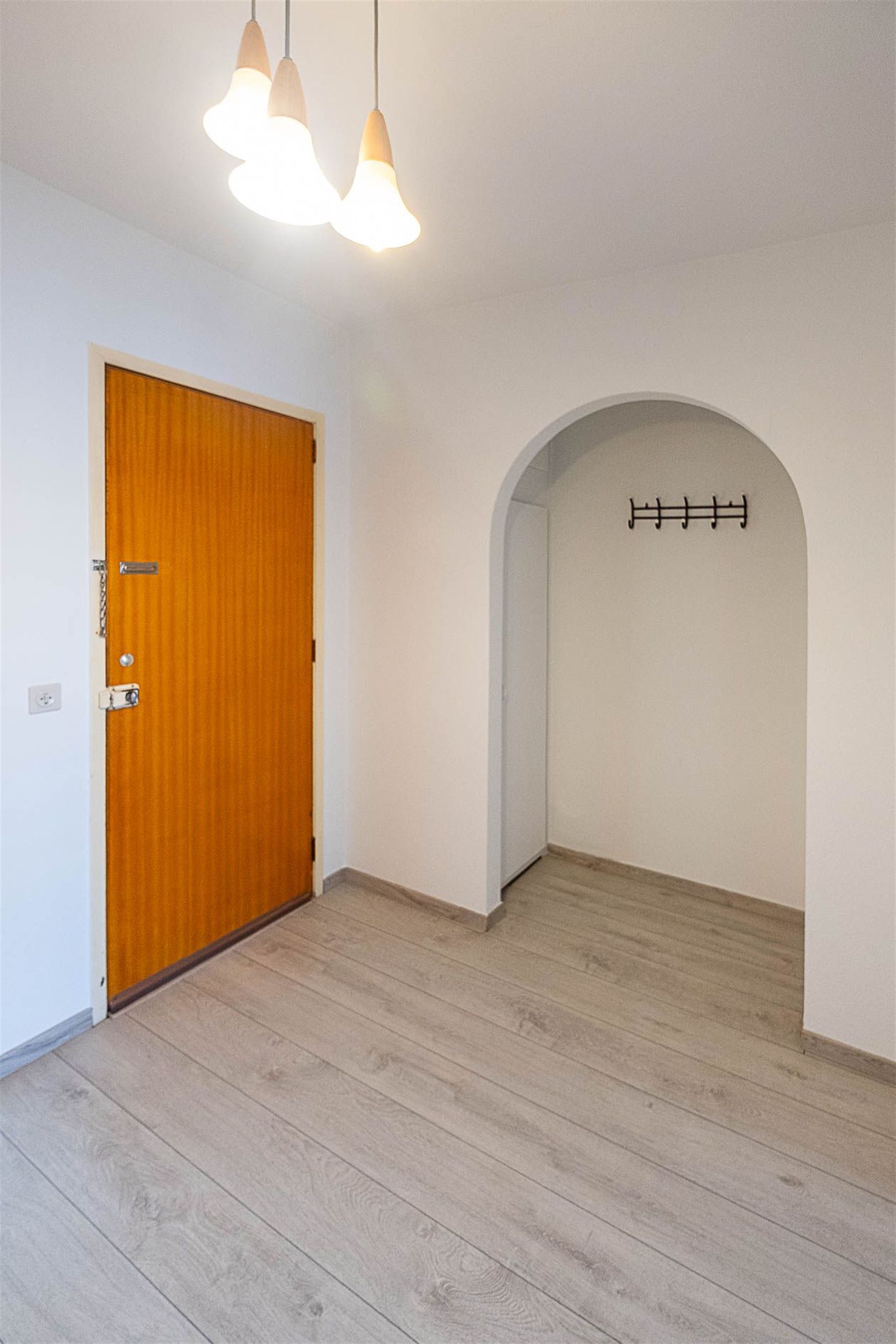 Goed gelegen appartement met 2 slaapkamers - foto 4