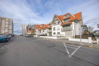 Dit prachtig 1 slaapkamer-appartement is gelegen op de 2de verdieping van residentie Villa Georges II. Deze recente residentie (bouwjaar 2013)...