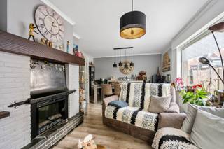 - Ideale ligging: Grimmertingelaan 2 in Moorslede<br />- Lichtrijke leefruimte <br />- Uitgeruste keuken met eetplaats<br />- 1 gelijkvloerse slaapkamer<br />- Handige berging en kelder<br />- Inpandige garage <br />- Zonnige, omheinde tuin met terras<br />- 2 slaapkamers op de eerste verdieping<br />- Badkamer met inloopdouche, toilet en wastafel<br />- Zolderkamer<br />- EPC: 420 kWh/m²/jaar<br />- 2 regenwaterputten van 3.000 liter<br />- 14 zonnepanelen<br />- Richtprijs: € 265.000