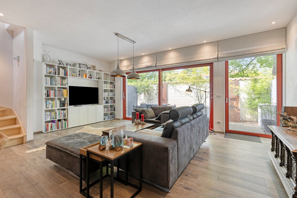 Recent (°2021), ruim huis met parking in hartje Brugge - foto 5