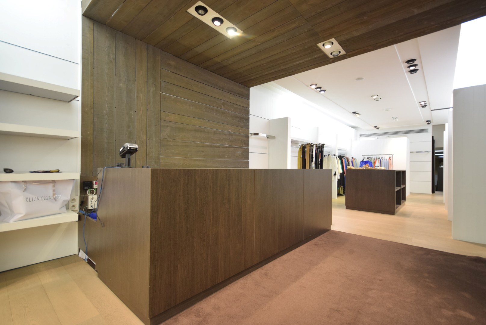 HANDELRUIMTE MET MAGAZIJN IN HET STADSCENTRUM VAN ROESELARE - foto 4