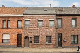 Ruime gezinswoning met 4 slaapkamers, garage en verrassend veel bergruimteDeze ruime woning combineert comfort, praktische indeling en een aangename...