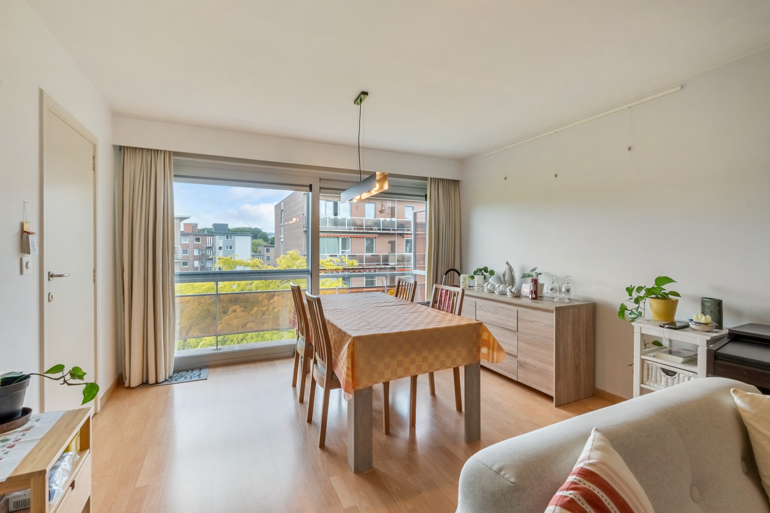 Centraal gelegen, gerenoveerd en energiezuinig appartement met 1 slaapkamer, een terras en een autostaanplaats te Leuven! - foto 4