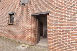<strong>A property in need of renovation with a large garden and plenty of potential in the quiet hamlet of Outgaarden (Hoegaarden)</strong><br /><br />Are you looking for a property that you can renovate entirely to your own taste and requirements? Then this property in the charming and extremely peaceful hamlet of Outgaarden is exactly what you’re looking for.<br /><br />This property is situated in a rural and peaceful setting, where you can enjoy peace, space and nature every day. Yet you are a short distance from the towns of Geldenaken, Hoegaarden and Tienen, where you will find all the necessary amenities such as shops, schools, restaurants and public transport. The combination of tranquillity and accessibility makes this location particularly attractive.<br /><br />The house itself offers a solid foundation and features a spacious layout with three bedrooms, ideal for families or those who want extra space for an office, dressing room or hobby room. The open-plan living areas form the heart of the home and offer plenty of opportunities to create a cosy and light-filled living environment.<br /><br />A real highlight of this property is the large garden. It not only offers a beautiful view of the surrounding greenery, but also plenty of space for gardening enthusiasts, children to play, or to create a terrace to your own liking.<br /><br />In addition, the property features an interesting outbuilding or extra space at the front, which is perfect for a home-based business, studio, storage or hobby room. This makes the property particularly suitable for the self-employed or those who wish to live and work from home.<br />In summary:<br /><br />Quiet location in a rural hamlet<br />Easy access to Geldenaken and Hoegaarden<br />Property in need of renovation with great potential<br />Several bedrooms<br />Open-plan living area<br />Large garden with plenty of possibilities<br />Additional building suitable for a professional practice, storage or hobbies<br /><br />This property is a unique opportunity for anyone looking for a renovation project with character and potential in a quiet, green setting.<br /><br />Interested? Get in touch today for more information or to arrange a viewing and discover the potential of this property for yourself.<br /><br /><strong>Don’t let this opportunity pass you by – turn this property into your dream project!</strong>