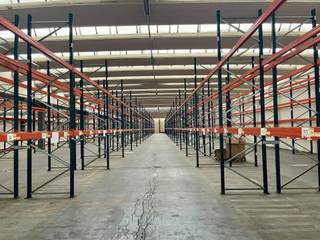 Au pied de l'autoroute, entrepôt de 8.500m² louer. atouts: - Parking de 2.400m2 - Hauteur libre de 5m - 4 quais de chargements couverts -...