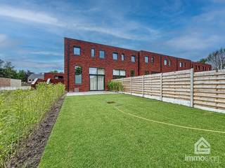 PLUSPUNTEN:🏠 Bewoonbare oppervlakte: 160,70 m²🌇 Urban loft: veel licht en ruimte!🛏️ 3 ruime slaapkamers🌳 109 m² privé tuin en terras – gelegen op...
