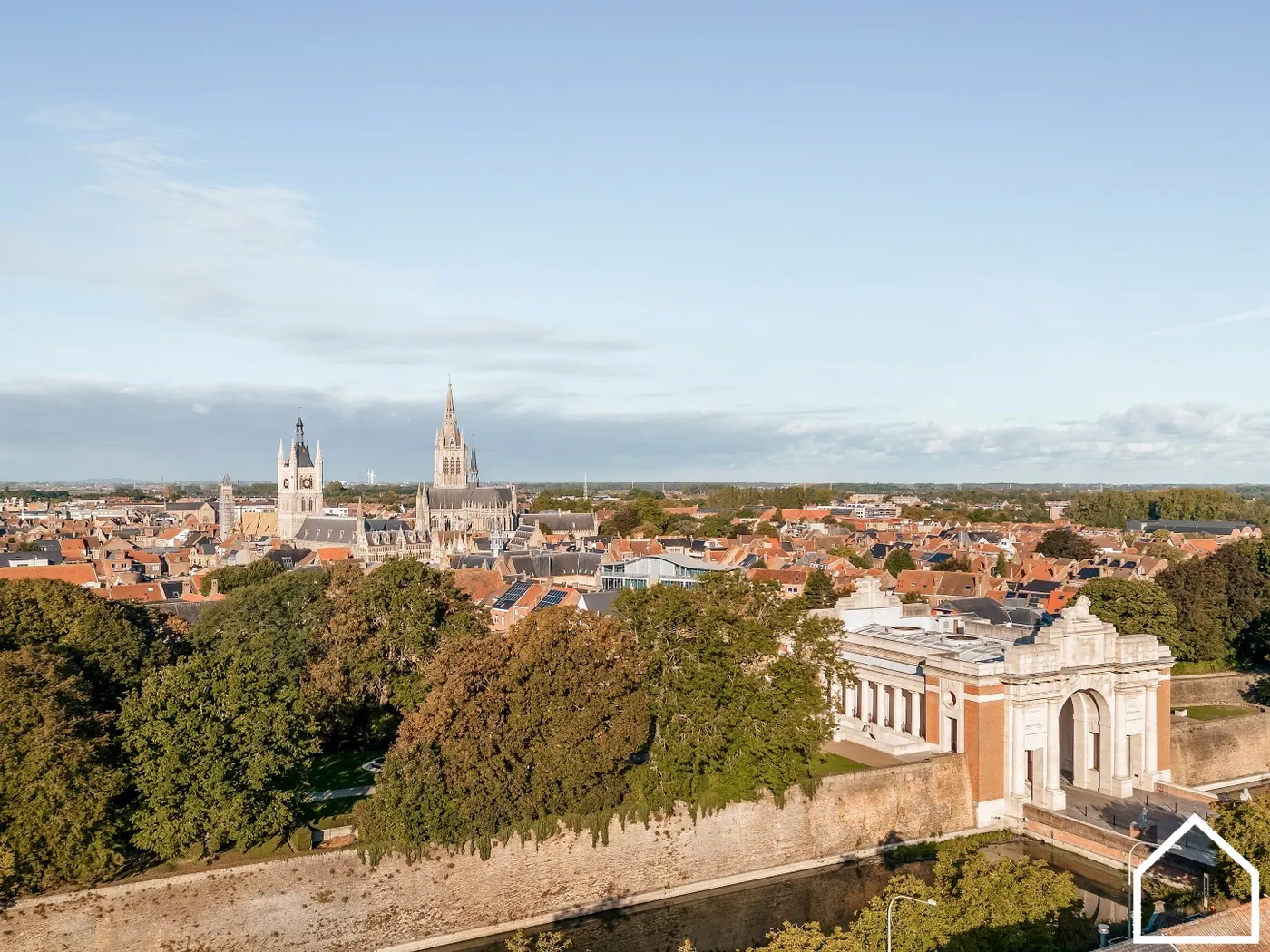 OPBRENGSTEIGENDOM/VAKANTIEWONING MET 4 ENTITEITEN IN HET CENTRUM - foto 3
