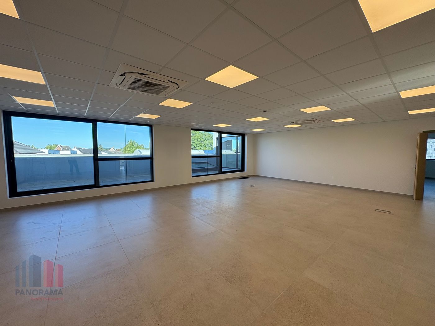 500 m² nieuwbouw kantoor/showroom op unieke zichtlocatie te Oudenaarde - photo 4