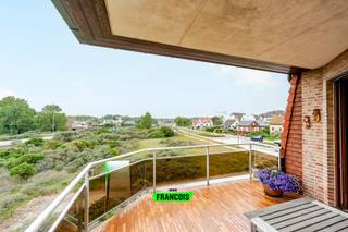 In het gegeerde Oostduinkerke (Groenendijk) bevindt zich dit lichtrijke hoekappartement met een uitstekende zuidwestoriëntatie. Dankzij de...