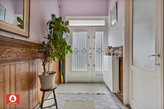 Ruime gezinswoning centrum Lebbeke. Instapklare gezin/centrumwoning met 5-6 slaapkamers! Deze instapklare en verzorgde centrumwoning bevindt zich...