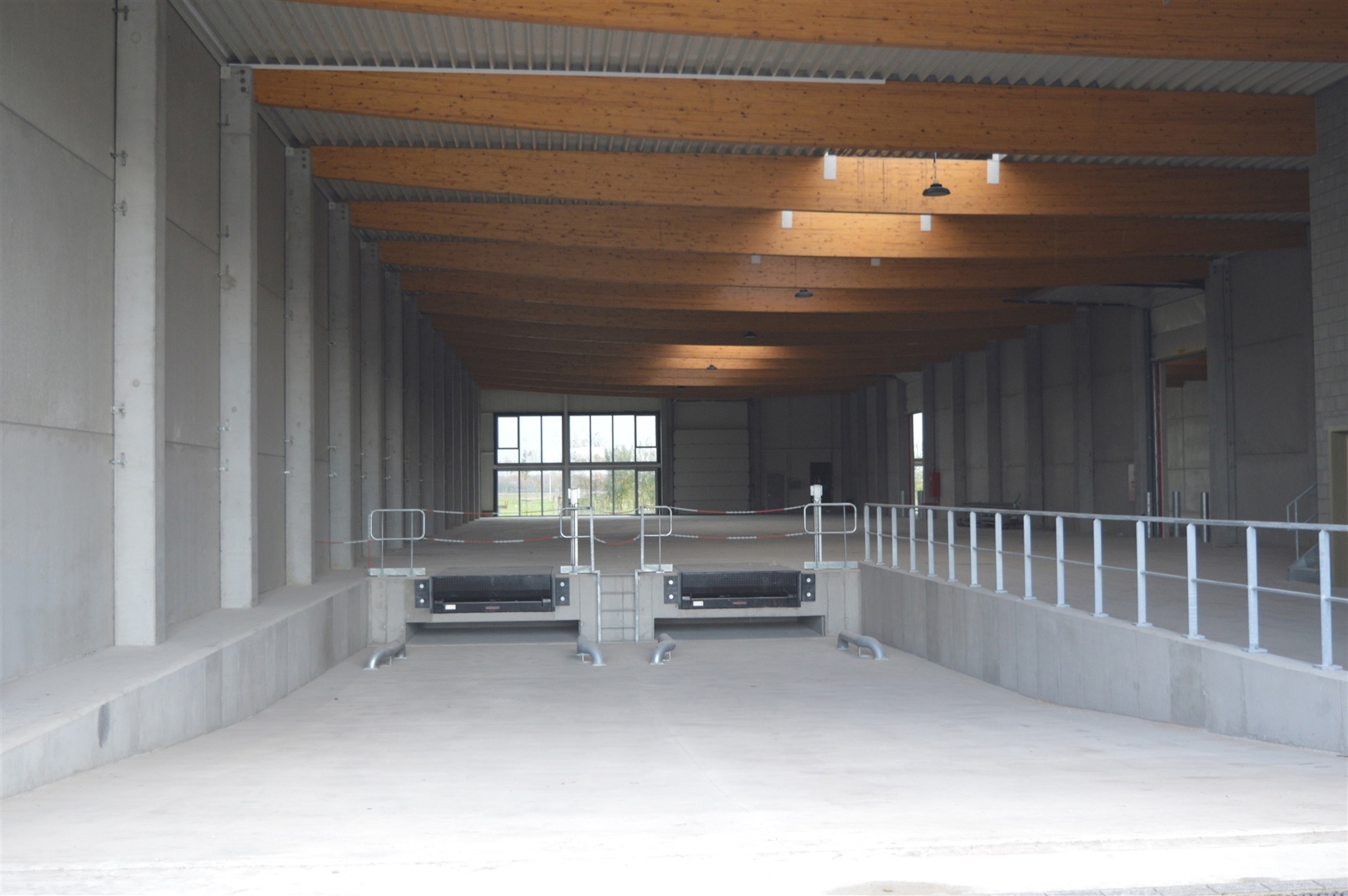 Commercial à louer à Stabroek - photo 2