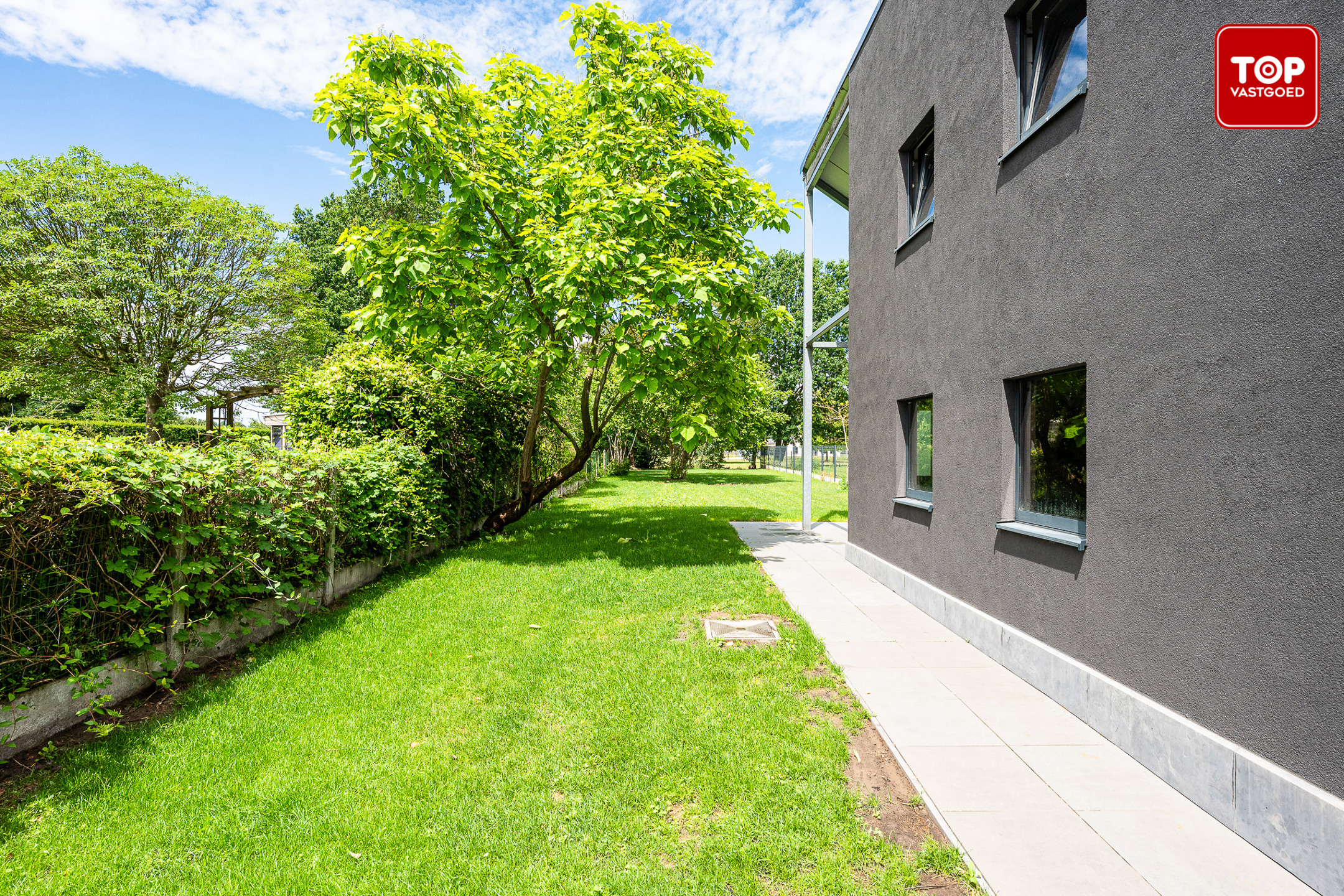 Gerenoveerde gezinswoning met garage en ruime tuin - foto 2