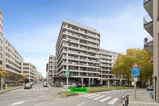 Gelegen in de Europese wijk van Brussel, op een steenworp afstand van de Europese instellingen, vlakbij de wetstraat en metro station Maalbeek bieden wij een garagebox parking 219 op verdieping -2 van Residence Livingstone , gelegen in de Livingstonelaan 6 in Brussel. <br /><br />Deze ondergrondse parkeerplaats is geschikt voor elke type wagen. Momenteel is de parkeerplaats verhuurd voor €100 per maand. Deze investering biedt niet alleen een gunstige ligging, maar vereist ook weinig onderhoud. <br /><br />Aarzel niet om contact met ons op te nemen voor meer informatie of om een bezichtiging te regelen. Wij zijn er om u te assisteren! <br /><br />