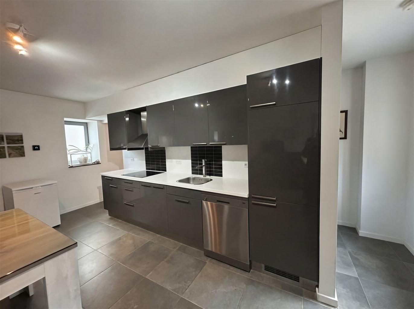 Gezellige stadswoning met 3 slaapkamers en koer, in het centrum van Maaseik. - foto 4