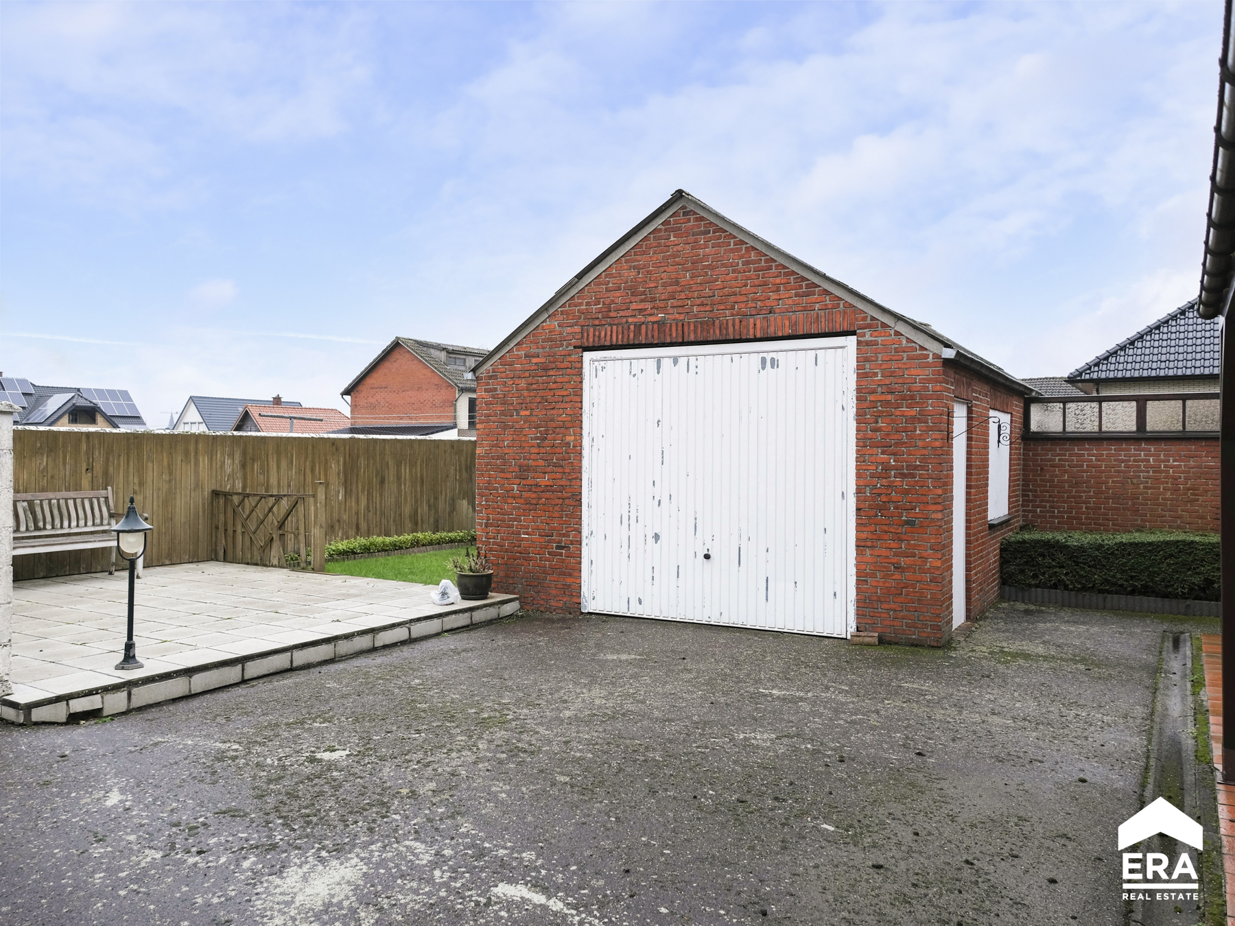 Woning met 3 slaapkamers, 2 garages en stalling in Hechtel - foto 4