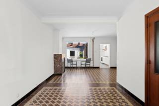 Sommige woningen bieden vooral ruimte. Andere vooral ligging. Deze woning combineert beide.Gelegen in een rustige, residentiële straat in het...
