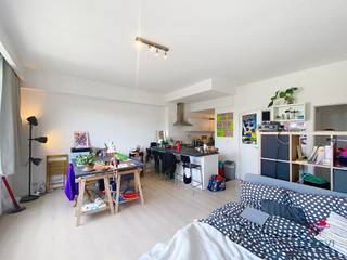 UCCLE - Longchampswijk, op een steenworp afstand van het Zonnekesbos, dicht bij alle voorzieningen (winkels en openbaar vervoer), appartement van ±...