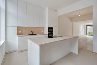 A beautifully renovated townhouse located at Hertshage 91, meticulously renovated to the highest standards with an eye for detail. Upon entering...