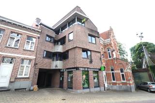Bent u op zoek naar een appartement met twee slaapkamers, twee terrassen én garage in het centrum van Temse? Lees en kijk dan snel even verder!Dit...