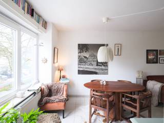 <strong>Lichtrijk 1 slpk appartement met EPC (A-score) nabij station-Gent Sint-Pieters</strong><br /><br />Dit<strong> lichtrijke appartement </strong>bevindt zich in een <strong>rustige buurt aan het Olympiadeplein</strong>, op <strong>wandelafstand van het station Gent-Sint-Pieters </strong> en het <strong>recreatiepark Blaarmeersen</strong><strong>. </strong>Een<strong> strategische uitvalsbasis</strong> op slechts <strong>5 minuten fietsen van het Gent centrum</strong> en <strong>nabij diverse hogescholen en universiteiten.</strong> Bovendien geniet je van een <strong>uitzicht op het park.</strong><br /><br />Met een <strong>EPC A-score </strong>staan<strong> duurzaamheid</strong> en <strong>energie-efficiëntie</strong> centraal. Elke unit is bovendien privatief <strong>aangesloten op zonnepanelen,</strong> wat bijdraagt aan <strong>lagere energiekosten. </strong>Bovendien werden de <strong>ramen en het dak reeds vernieuwd.</strong><br /><br />Dit appartement bevindt zich op het<strong> eerste verdiep</strong> van een<strong> rustig gelegen</strong> <strong>residentie </strong>met 14 entiteiten. Interessant is de <strong>eenvoudige beheerstructuur</strong> wat resulteert in een <strong>lage beheerskost</strong>. Met een <strong>bruto vloeroppervlakte van 48.4 m²</strong> is het appartement <strong>praktisch ingedeeld</strong> met een <strong>inkomhal</strong>, <strong>lichtrijke woonkamer</strong>, <strong>keuken</strong>, aparte <strong>slaapkamer</strong>, <strong>badkamer</strong> en een<strong> apart toilet.</strong><br /><br /><strong>Extra troef</strong> is de mogelijkheid om een<strong> garagebox met staanplaats </strong>of een <strong>berging</strong> bij aan te kopen.<br /><br /><strong>Een unieke kans voor ouders van studerende kinderen, investeerders of young professionals die op zoek zijn naar een slimme en waardevolle investering!</strong><br />(opmaak aandeel kosten opmeting en basisakte ten laste van de koper)