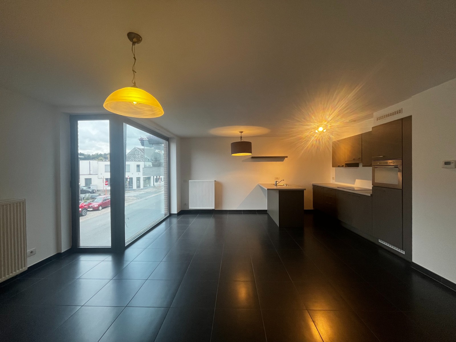 Centraal gelegen 1 slaapkamer appartement met autostaanplaats - foto 3