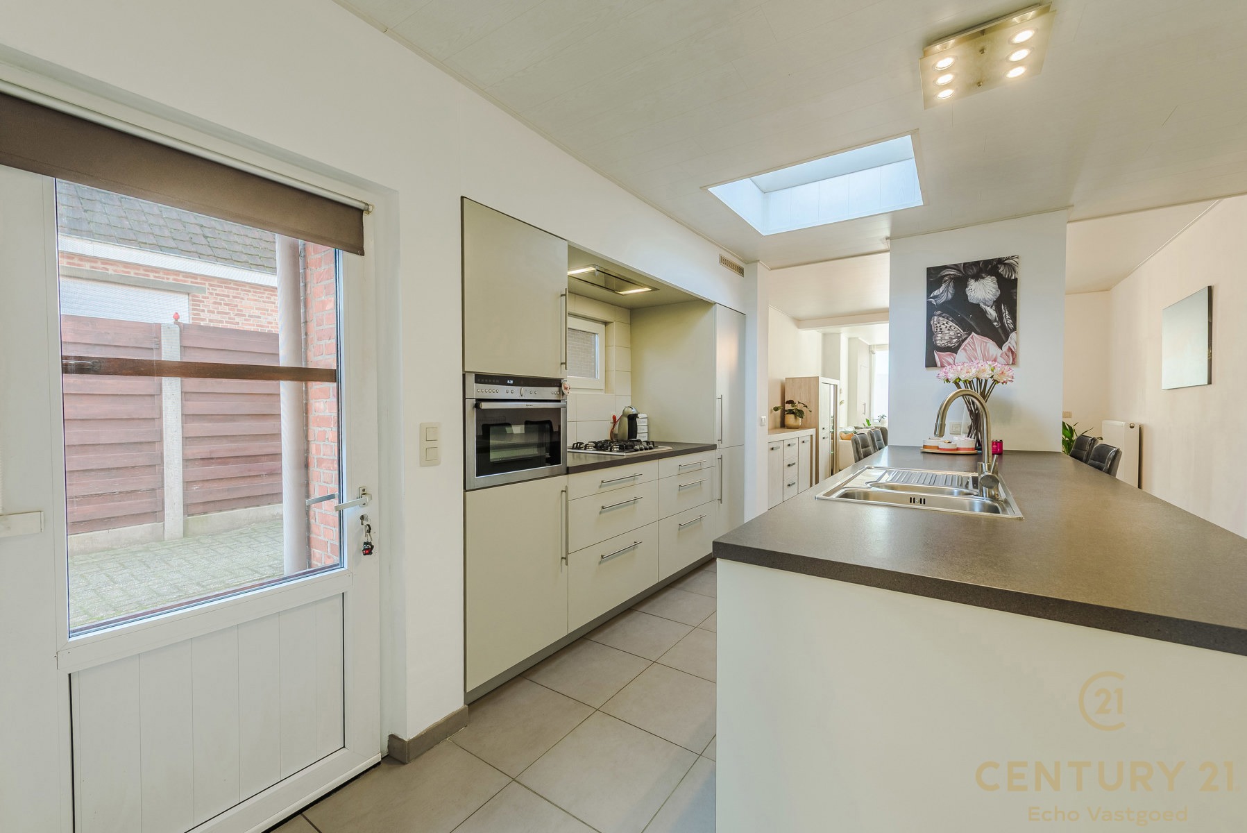 Mooie karakterwoning met tuin, parking en 3 slaapkamers - foto 3
