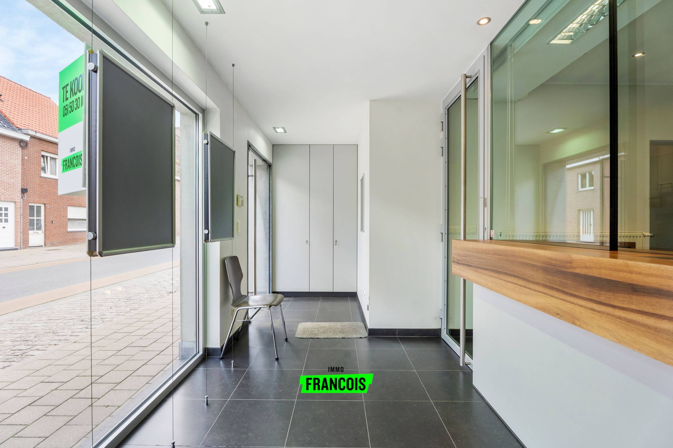 Volledig vernieuwde woning/kantoor nabij centrum van Merkem - foto 2