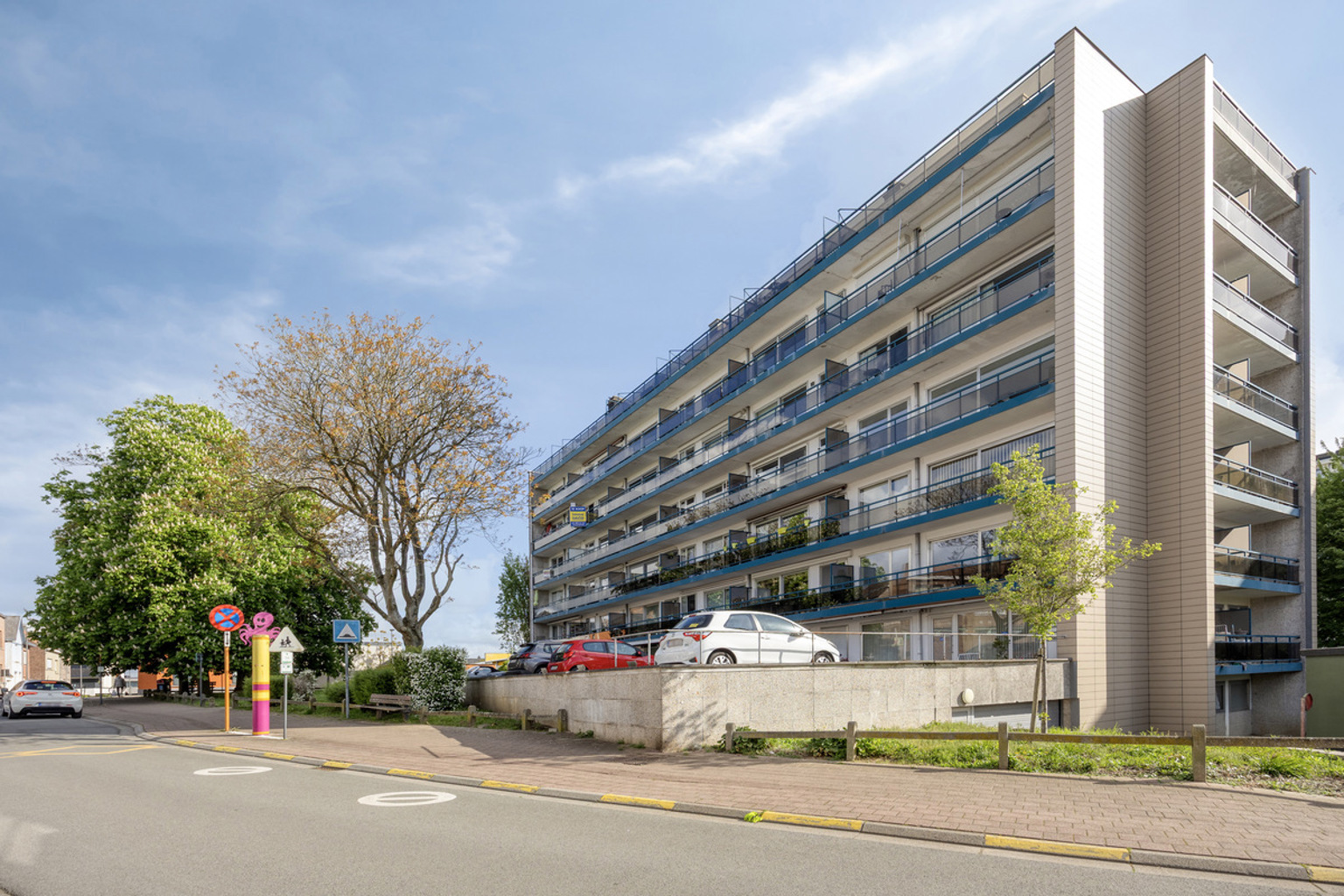 Gerenoveerd appartement met twee slaapkamers en parking - foto 3