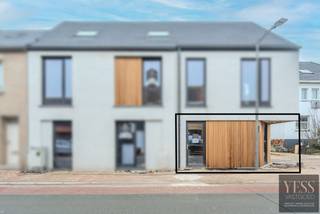 <div>
<div>
<p><strong>Gelijkvloers appartement 0002 + staanplaats + tuin!</strong><br /><br />💡 Aankoop aan <strong>6% btw mogelijk</strong>, mits voldaan wordt aan de voorwaarden.<br /><br />👉 Tijdelijke <strong><span>PROMO (2 maanden)</span></strong>: bij aankoop van een appartement en/of loods ontvangt u 1 gratis parkeerplaats.<br /><br />Het appartement omvat - <strong>NETTO bewoonbaar 79m2</strong> !!!<br />Zeer mooie <strong>tuin 67m2</strong><br />Staanplaats<br />2 slaapkamers<br /><br />De gelijkvloerse appartementen beschikken over een ruime privatieve tuin.<br /><br />📅 Tegen eind februari 2026 zijn alle technieken en pleisterwerken afgewerkt voor de appartementen, zodat u het geheel verder kunt afwerken volledig naar uw eigen smaak en stijl.<br /><br />Interesse? Bel 050 33 59 03 / info@yess-vastgoed.be</p>
</div>
</div>