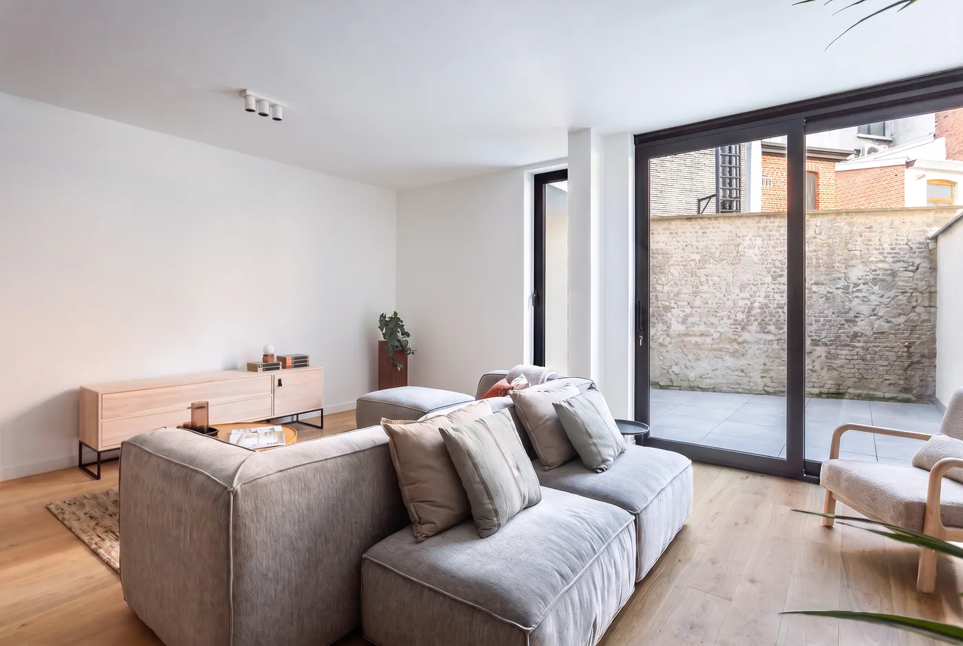 Fully renovated 1-bedroom apartment with terrace at 't Zuid - photo 4