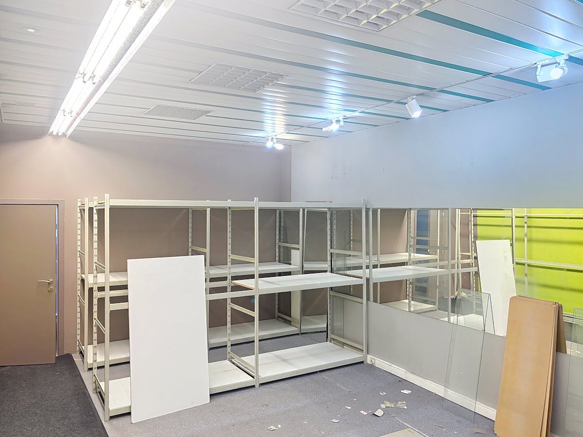 Trading house 132m² with office space 124m² - photo 3