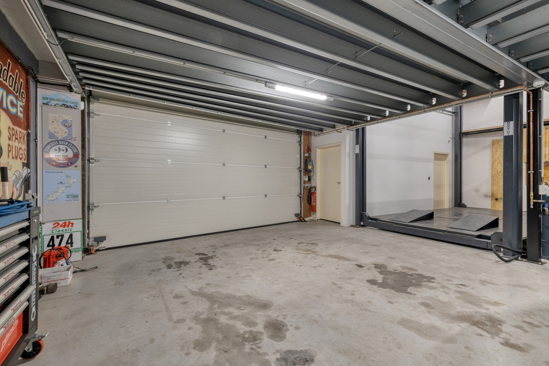 Recent vernieuwde loods met bovenliggend luxe appartement ! - foto 4