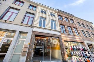 Commercieel pand (handelshuis) van 324 m² — topligging in de beste winkelstraat van Tienen. EPC-label F.Dit handelspand geniet een commerciële...