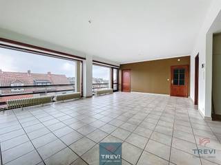 Gelegen op korte afstand van het centrum, op de tweede verdieping van een prachtig gebouw zonder lift (lage kosten!), biedt dit prachtige...