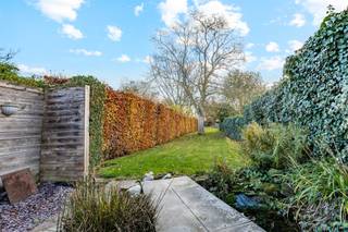 Welkom in deze verrassend ruime woning, ideaal gelegen in het gezellige Schellebelle.. De woning bevindt zich op wandelafstand van winkels,...